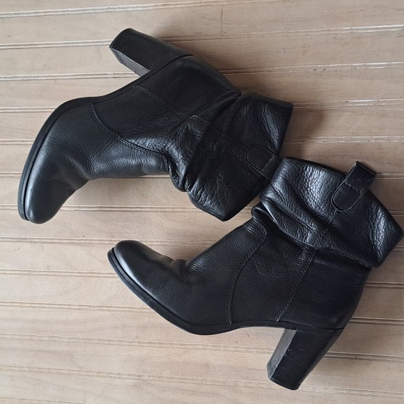 Circa Joan & David Kirstin Black Pebbled Leather Slouchy Heel Ankle Booties - Picture 12 of 14